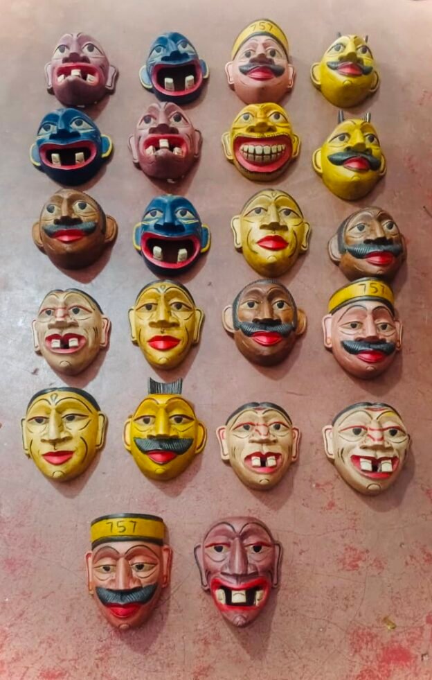 Authentic Sri Lankan Kolam Wooden Mask